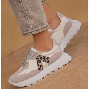 Women's Sneakers with Leopard accent